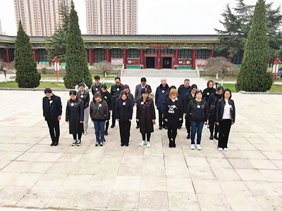 缅怀革命先烈 牢记初心使命(图1) 缅怀革命先烈 牢记初心使命(图1)